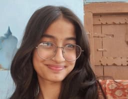 Photo of ourTeam.members.shrusti.name