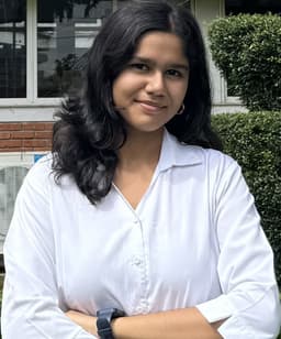 Photo of ourTeam.members.harshita.name